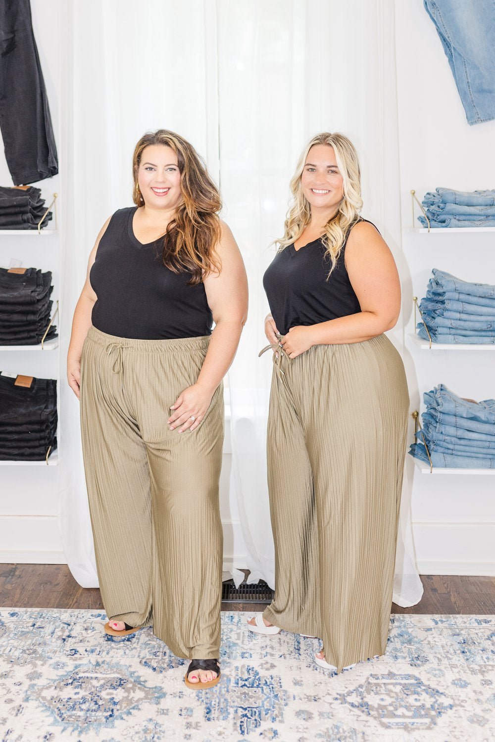 Mira Woven Pleated Wide Leg Pants With Lining in Khaki – Ari + Ava