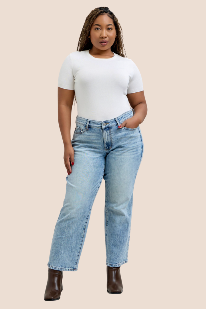 Birdie Medium Rise Petite Rigid Magic Straight Leg Judy Blue Jeans in Medium Wash