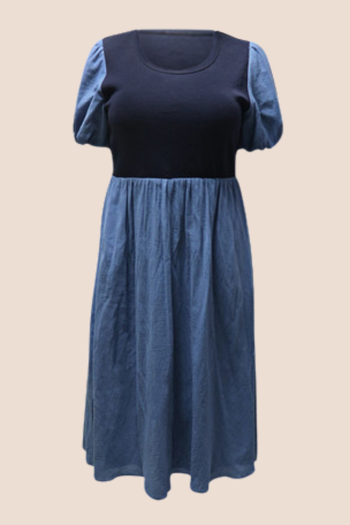 Bessie Short Sleeve Ribbed Knit Midi Dress in Navy