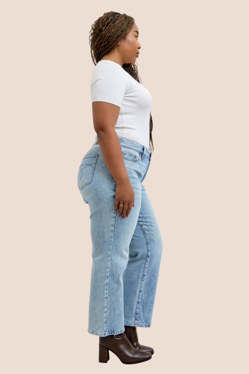 Birdie Medium Rise Petite Rigid Magic Straight Leg Judy Blue Jeans in Medium Wash