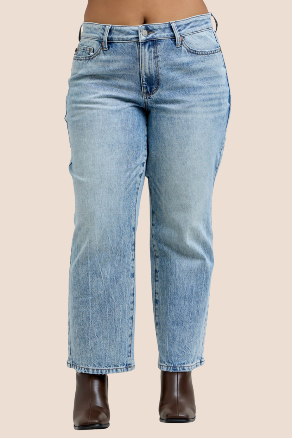 Birdie Medium Rise Petite Rigid Magic Straight Leg Judy Blue Jeans in Medium Wash