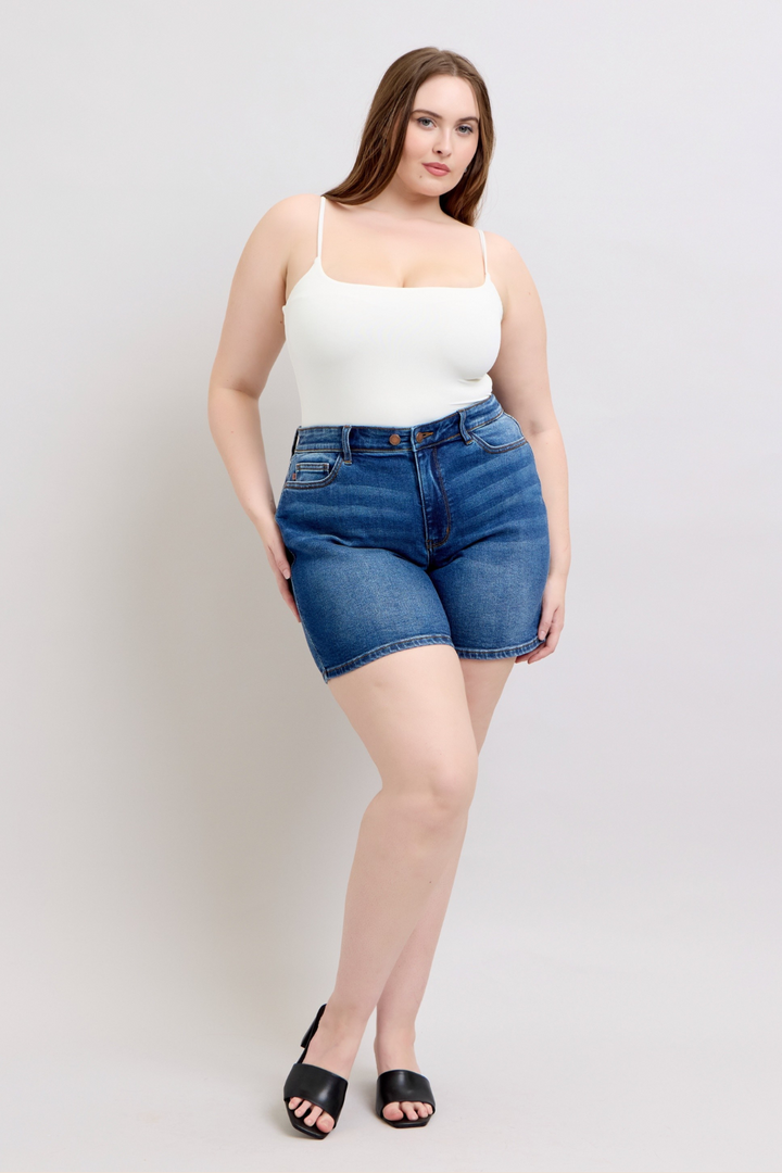 Avery Two Button Mid Length Dad Judy Blue Shorts in Dark Wash