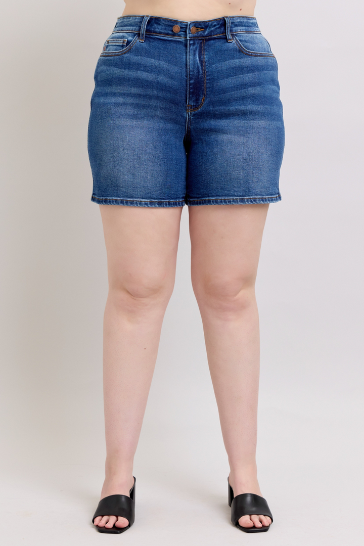Avery Two Button Mid Length Dad Judy Blue Shorts in Dark Wash