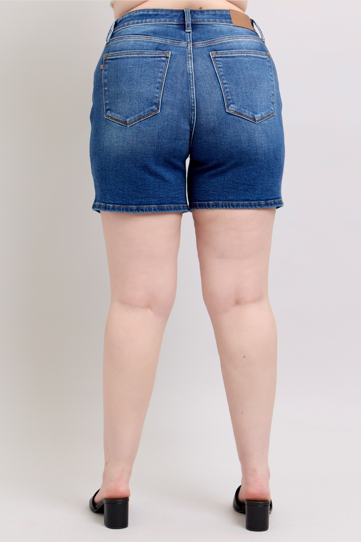 Avery Two Button Mid Length Dad Judy Blue Shorts in Dark Wash