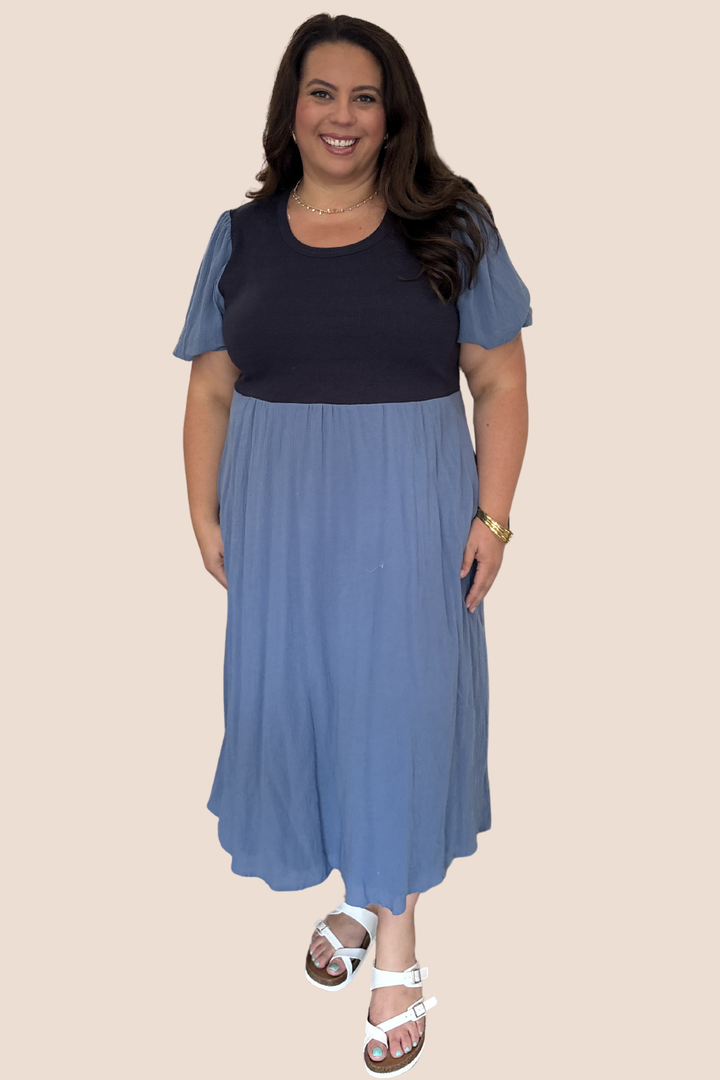 Bessie Short Sleeve Ribbed Knit Midi Dress in Navy
