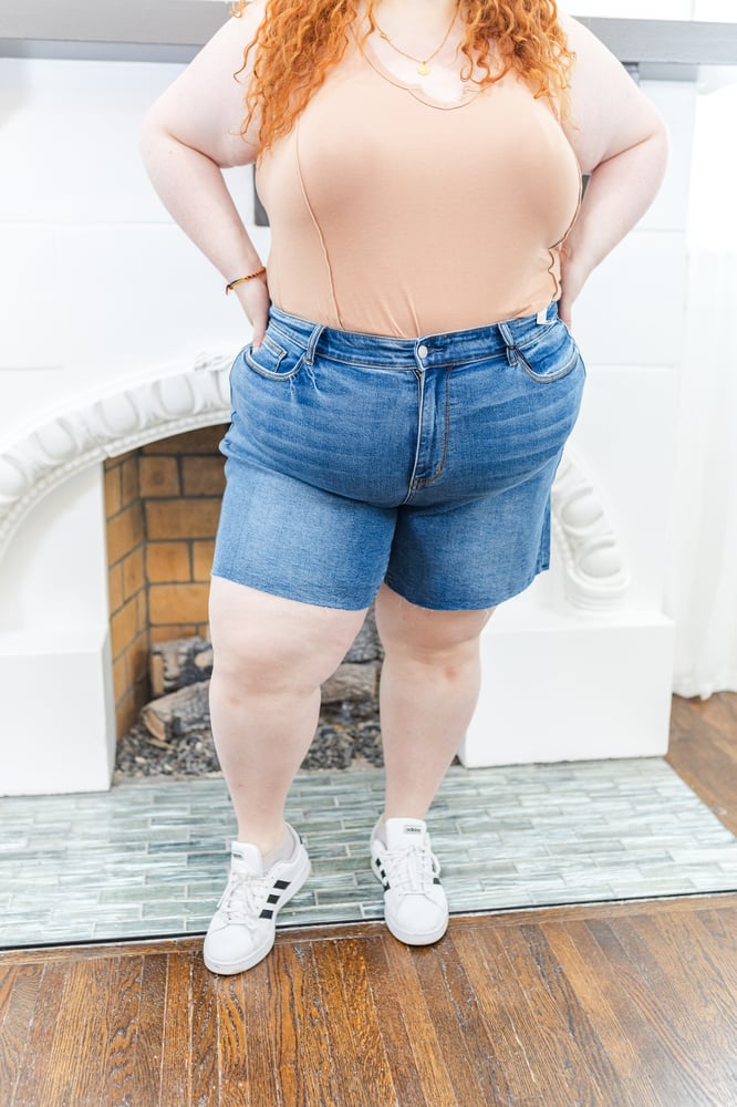 Victoria High Waist Raw Hem Judy Blue Shorts in Medium Wash