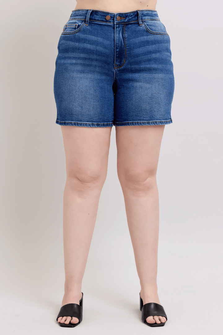 Avery Two Button Mid Length Dad Judy Blue Shorts in Dark Wash