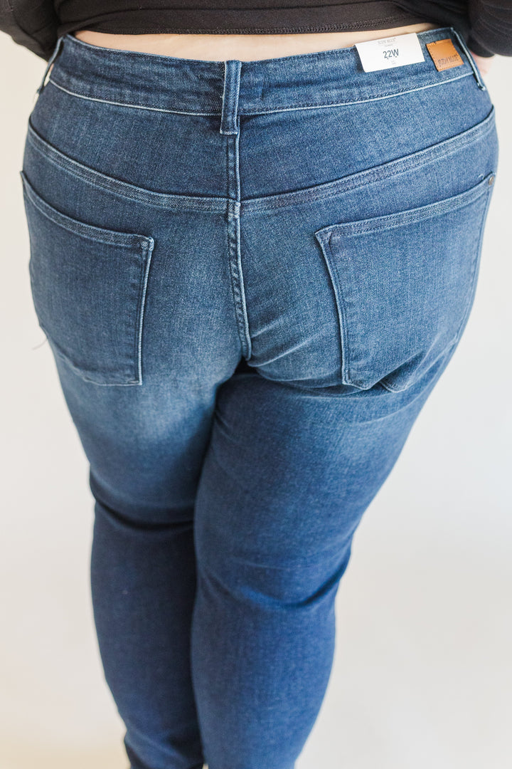 Yara Hi-Rise 29.5" Inseam Judy Blue Skinny Jeans in Dark Wash